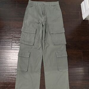 H&M green cargo pants size 6